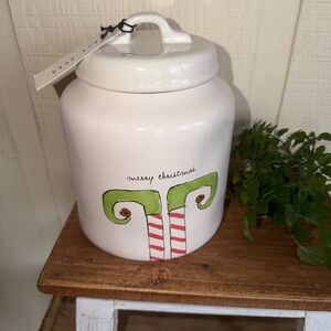 New Rae Dunn Large White Christmas Cookie Jar